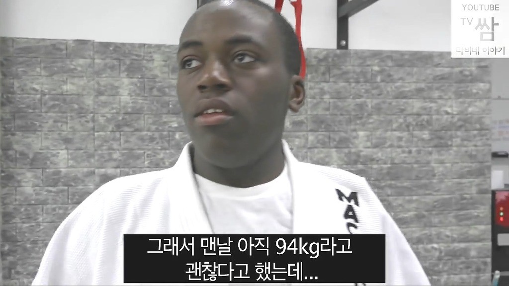 [콩고왕자라비네] PD가 대놓고 웃으며 몰카하는데도 속는 라비와 조나단ㅋㅋㅋㅋㅋㅋㅋ(캡쳐) | 인스티즈