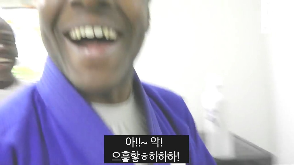 [콩고왕자라비네] PD가 대놓고 웃으며 몰카하는데도 속는 라비와 조나단ㅋㅋㅋㅋㅋㅋㅋ(캡쳐) | 인스티즈