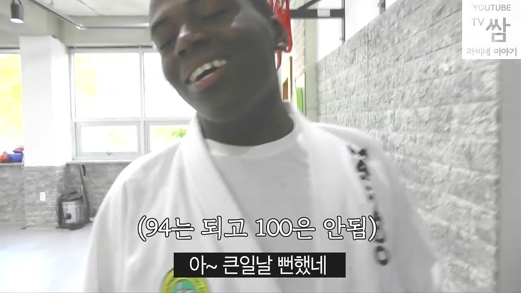 [콩고왕자라비네] PD가 대놓고 웃으며 몰카하는데도 속는 라비와 조나단ㅋㅋㅋㅋㅋㅋㅋ(캡쳐) | 인스티즈