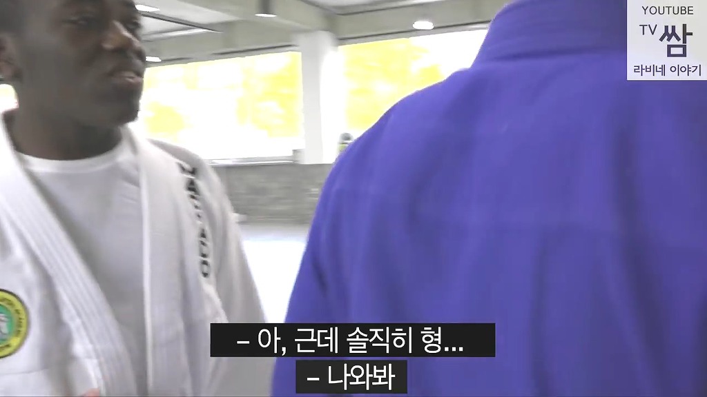 [콩고왕자라비네] PD가 대놓고 웃으며 몰카하는데도 속는 라비와 조나단ㅋㅋㅋㅋㅋㅋㅋ(캡쳐) | 인스티즈