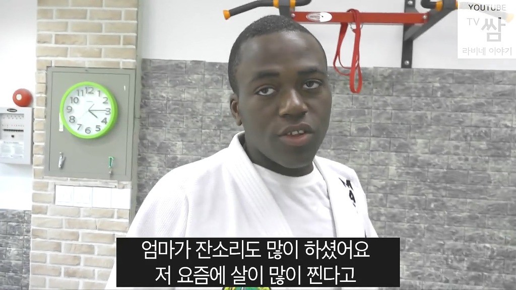 [콩고왕자라비네] PD가 대놓고 웃으며 몰카하는데도 속는 라비와 조나단ㅋㅋㅋㅋㅋㅋㅋ(캡쳐) | 인스티즈