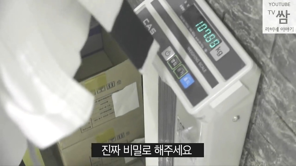 [콩고왕자라비네] PD가 대놓고 웃으며 몰카하는데도 속는 라비와 조나단ㅋㅋㅋㅋㅋㅋㅋ(캡쳐) | 인스티즈