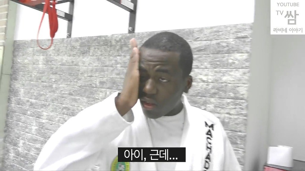 [콩고왕자라비네] PD가 대놓고 웃으며 몰카하는데도 속는 라비와 조나단ㅋㅋㅋㅋㅋㅋㅋ(캡쳐) | 인스티즈