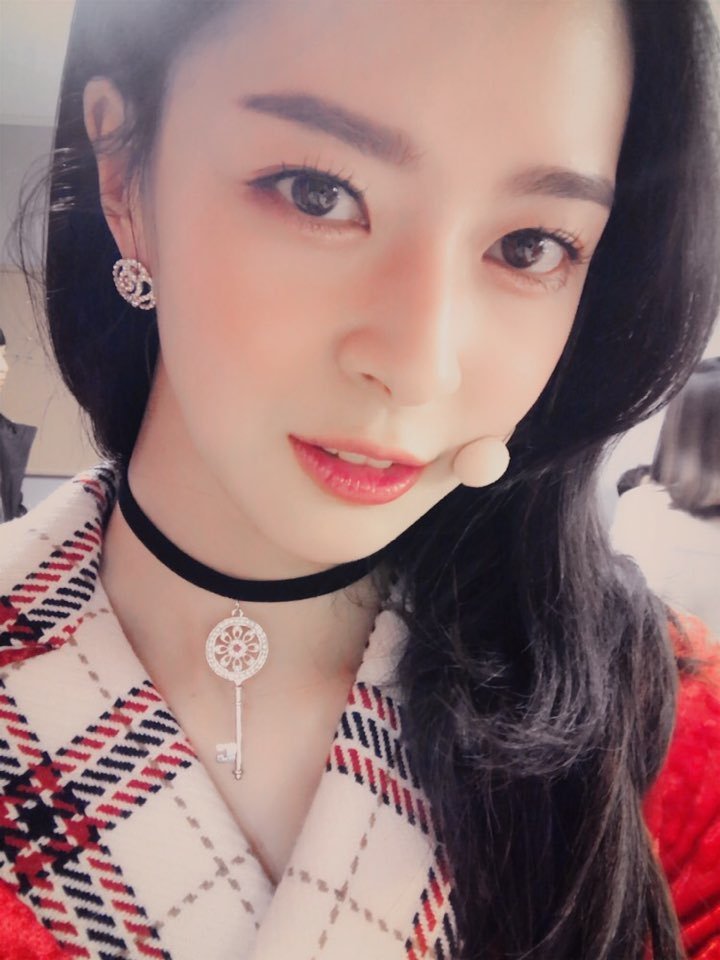 오로라민 C 새 모델 헬로비너스 나라 | 인스티즈