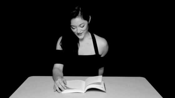 [19금] 힘겹게 책을 읽는 사람들..gif | 인스티즈