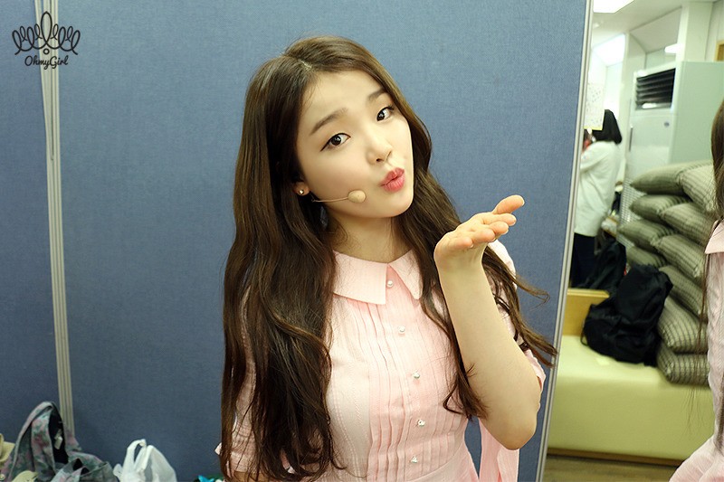 콘서트에서 개인무대 중 울음 터뜨린 오마이걸 멤버.swf | 인스티즈