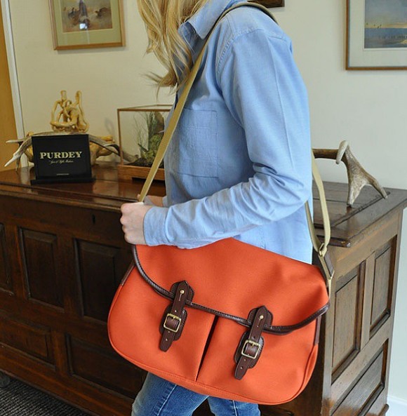 아메리칸 캐쥬얼을 추구하는 사람들에겐 필수템이나 다름없는 가방 | 인스티즈