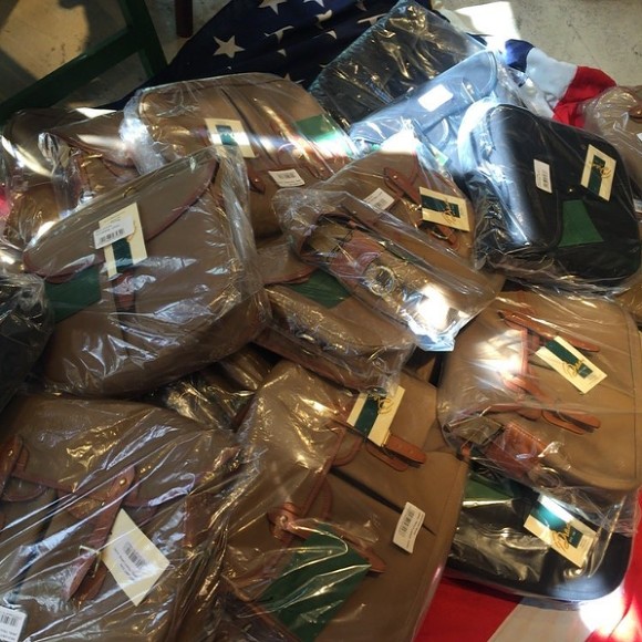 아메리칸 캐쥬얼을 추구하는 사람들에겐 필수템이나 다름없는 가방 | 인스티즈