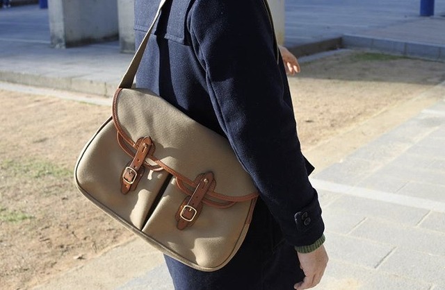 아메리칸 캐쥬얼을 추구하는 사람들에겐 필수템이나 다름없는 가방 | 인스티즈