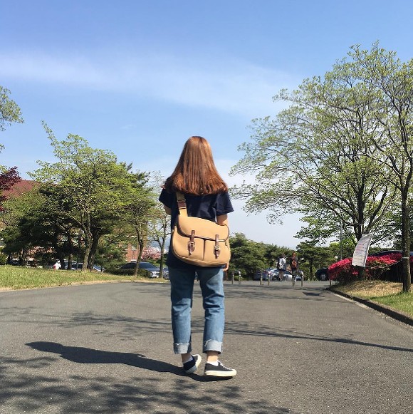 아메리칸 캐쥬얼을 추구하는 사람들에겐 필수템이나 다름없는 가방 | 인스티즈