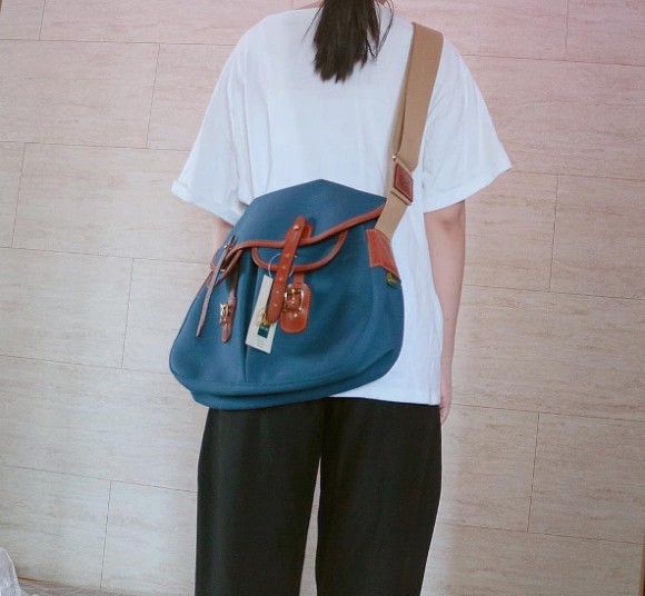 아메리칸 캐쥬얼을 추구하는 사람들에겐 필수템이나 다름없는 가방 | 인스티즈