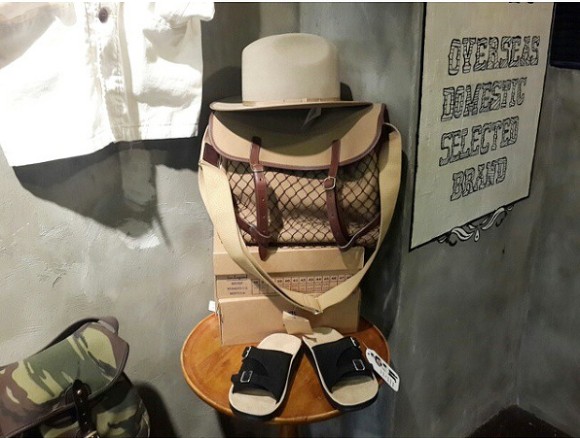 아메리칸 캐쥬얼을 추구하는 사람들에겐 필수템이나 다름없는 가방 | 인스티즈