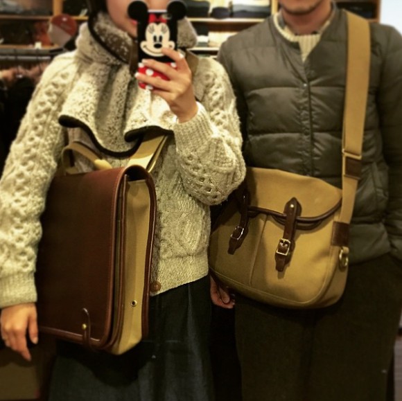 아메리칸 캐쥬얼을 추구하는 사람들에겐 필수템이나 다름없는 가방 | 인스티즈