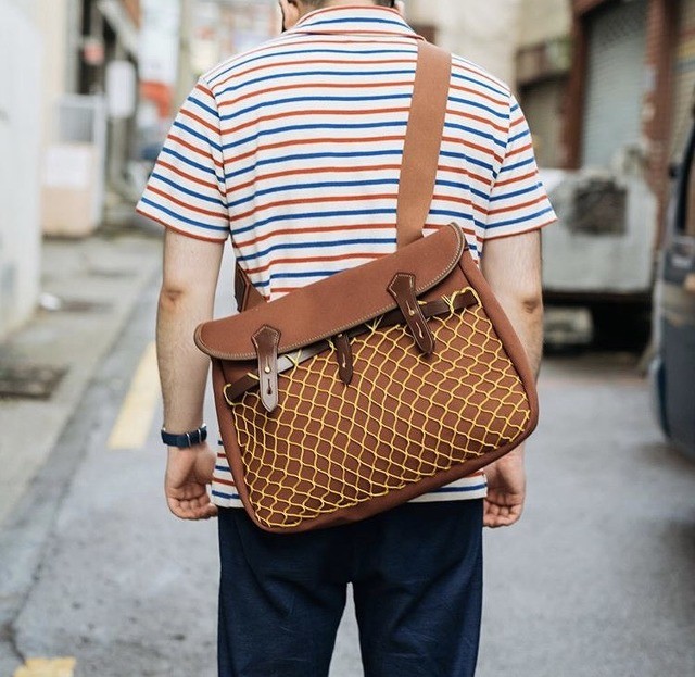 아메리칸 캐쥬얼을 추구하는 사람들에겐 필수템이나 다름없는 가방 | 인스티즈