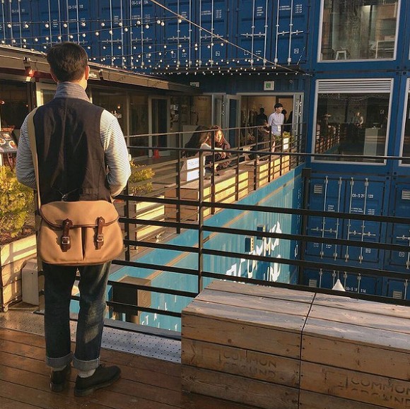 아메리칸 캐쥬얼을 추구하는 사람들에겐 필수템이나 다름없는 가방 | 인스티즈