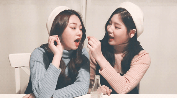 [구구단] 미나한테 먹을 걸로 장난쳤을 때 나오는 표정.gif | 인스티즈