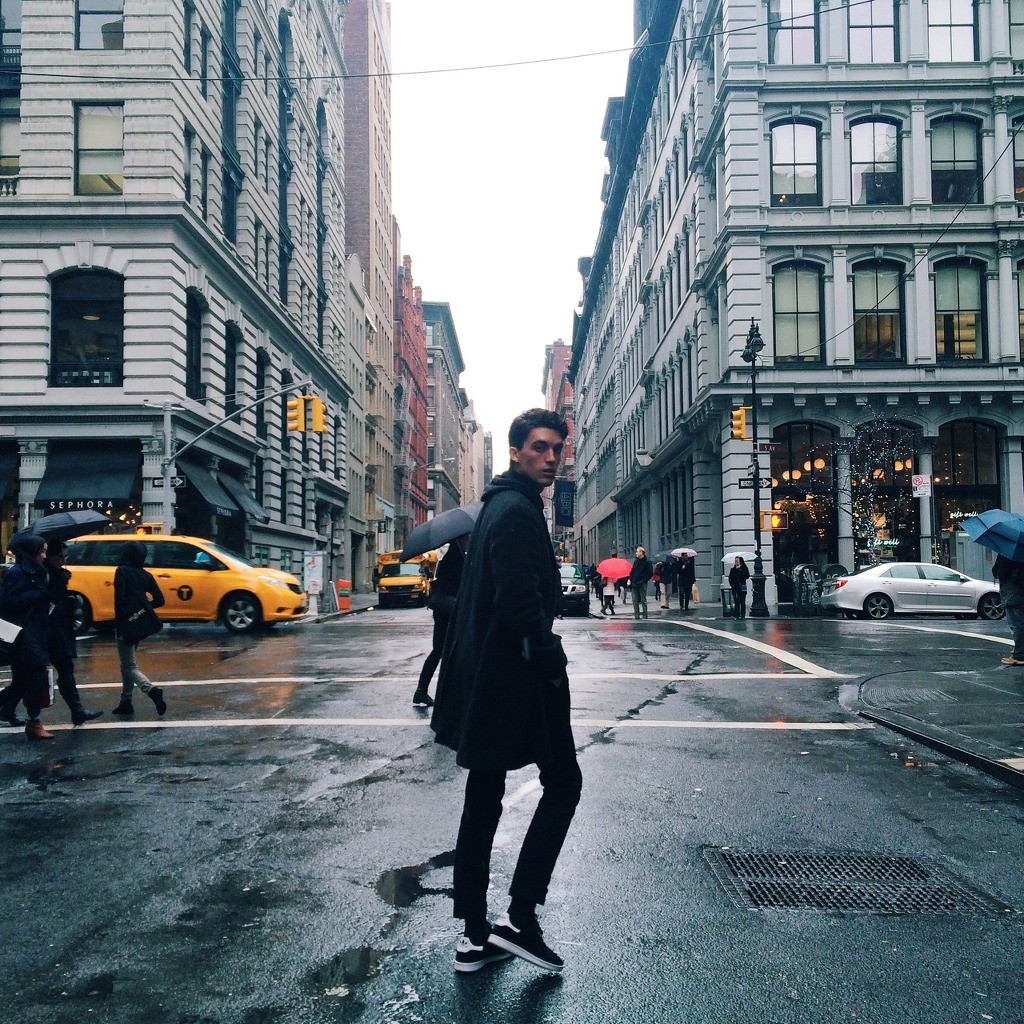 프라다모델 출신이 보컬로 있는 LANY밴드) ILYSB | 인스티즈