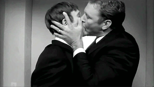 영상보다 너무 찐해서 놀라서 가지고 온 한니발 아저씨 나오는 께이 영화 키스씬 | 인스티즈