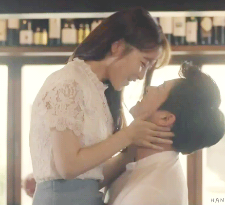 배우들의 아이디어와 애드립으로 탄생한 레전드 키스신 | 인스티즈