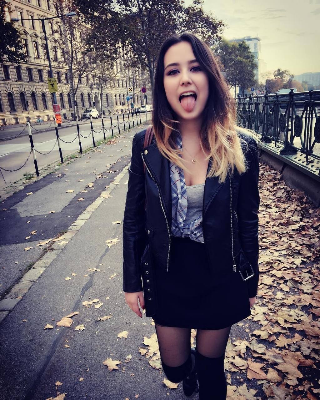 엉뚱발랄 엘리의 한국생활 만렙도전기 | 인스티즈