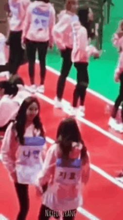 [트와이스] 신곡 낰낰 스포하다가 팀장님한테 불려가서 혼난 지효,나연이 | 인스티즈