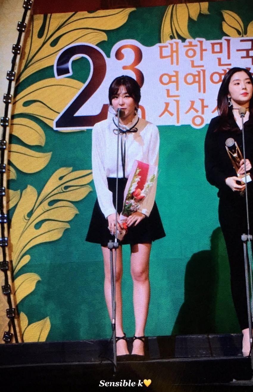 대한민국 연예예술상 신입그룹상을 받은 레드벨벳 | 인스티즈