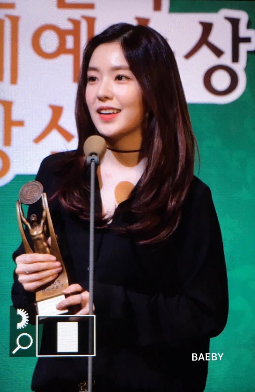 대한민국 연예예술상 신입그룹상을 받은 레드벨벳 | 인스티즈