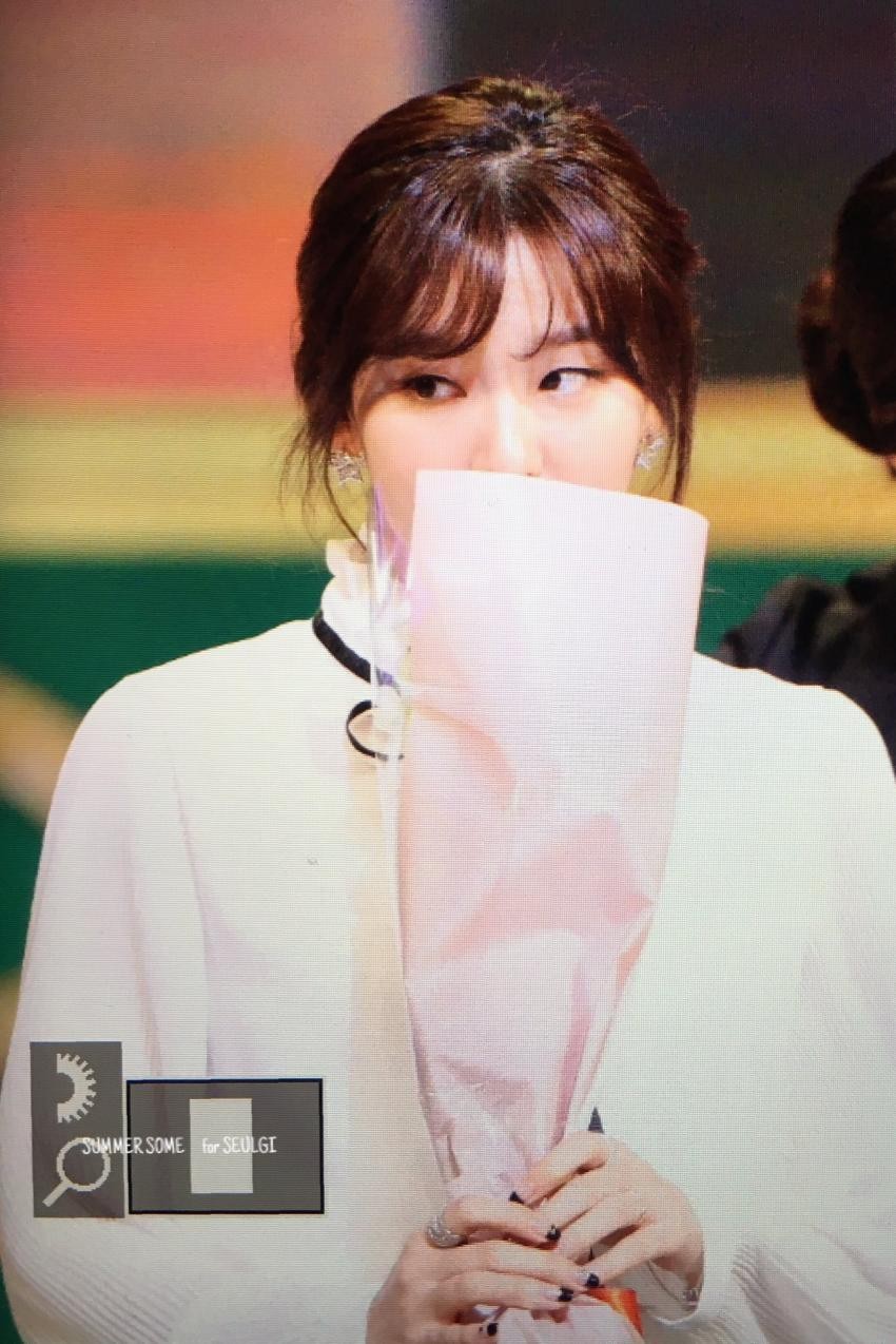 대한민국 연예예술상 신입그룹상을 받은 레드벨벳 | 인스티즈