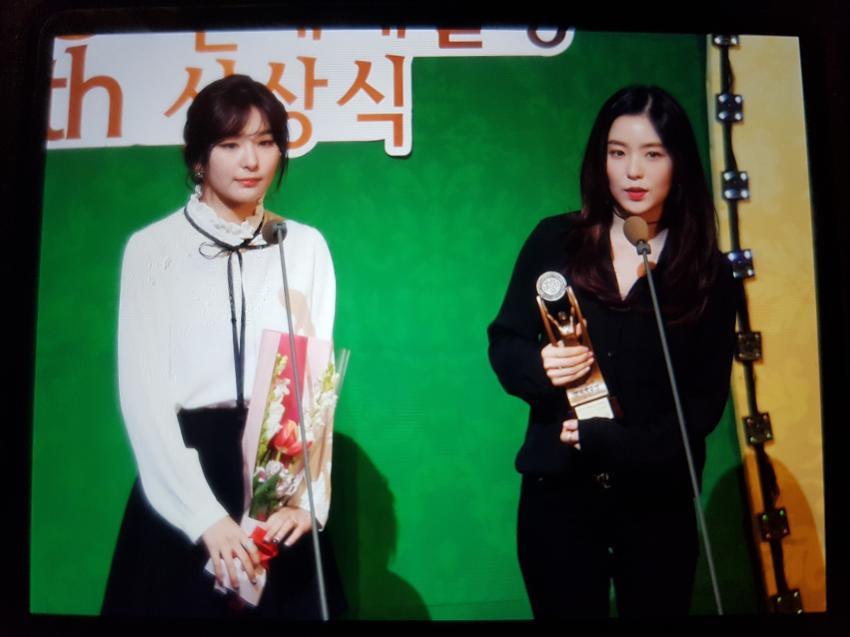 대한민국 연예예술상 신입그룹상을 받은 레드벨벳 | 인스티즈