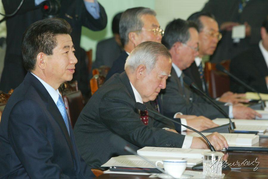 탄핵반대집회 : 김대중노무현 정부시절보다 박정희박근혜정부시절이 더 잘살지 않았느냐!에 대한 반론 | 인스티즈