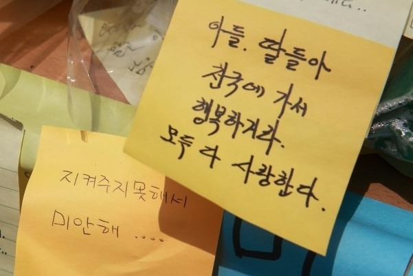 나의 사진 앞에 서 있는 그대, 제발 눈물을 멈춰요.jpg | 인스티즈