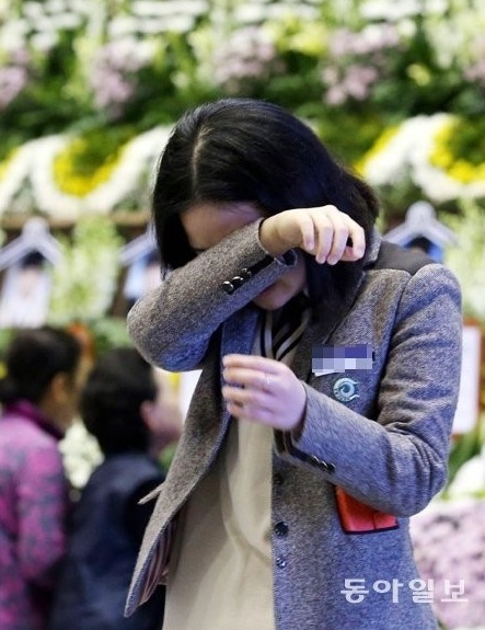 나의 사진 앞에 서 있는 그대, 제발 눈물을 멈춰요.jpg | 인스티즈