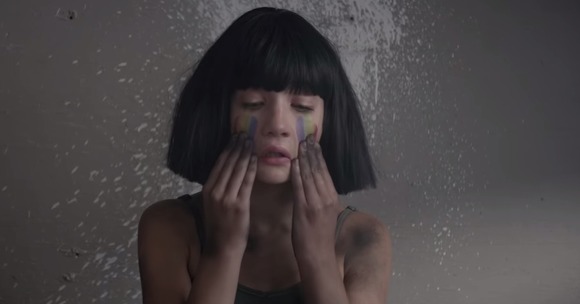 게이 클럽에서 일어난 최악의 총기난사, 시아(Sia) 그리고 댄스 신동 매디 지글러(Maddie Ziegler).Story | 인스티즈