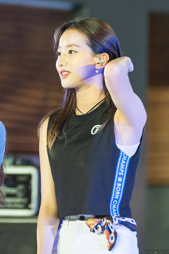 에이프릴 나은 새로운 헤어스타일 | 인스티즈