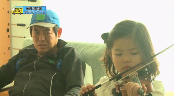 [아빠어디가] 전설의 성빈 바이올린 연주와 그걸 지켜보는 성동일ㅋㅋㅋㅋㅋㅋㅋ | 인스티즈