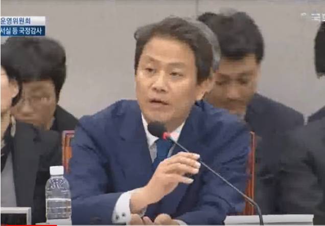 처음으로 심하게 화내며 대답 거부하는 임종석 비서실장 | 인스티즈