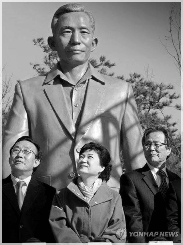 사진으로 보는 대한민국 정치 느와르 10년 .JPG | 인스티즈