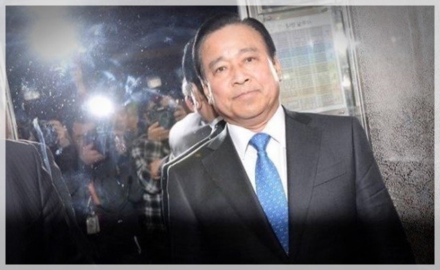 사진으로 보는 대한민국 정치 느와르 10년 .JPG | 인스티즈