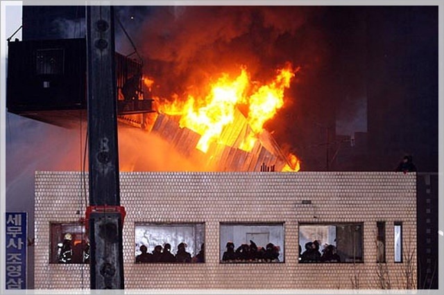 사진으로 보는 대한민국 정치 느와르 10년 .JPG | 인스티즈