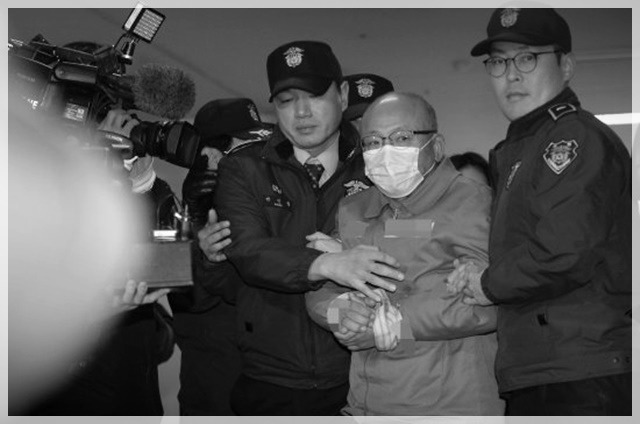 사진으로 보는 대한민국 정치 느와르 10년 .JPG | 인스티즈