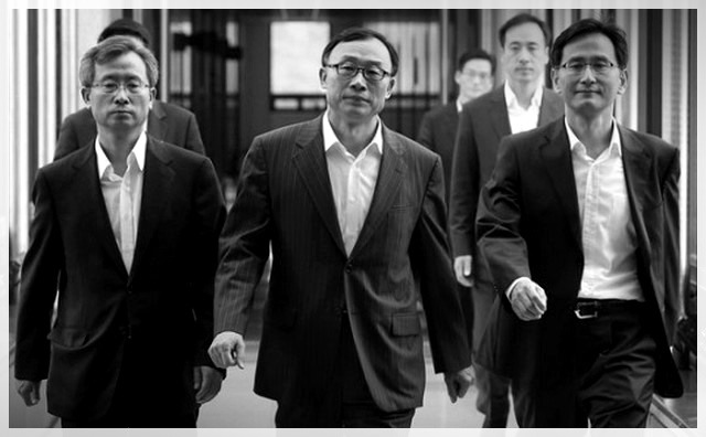 사진으로 보는 대한민국 정치 느와르 10년 .JPG | 인스티즈