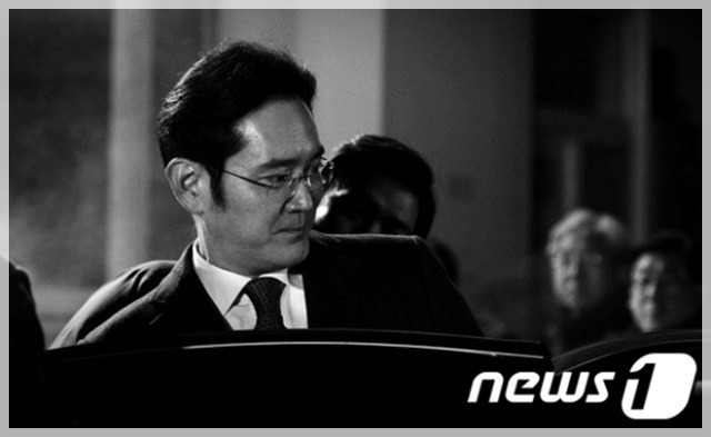 사진으로 보는 대한민국 정치 느와르 10년 .JPG | 인스티즈