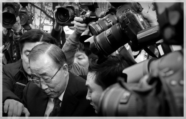 사진으로 보는 대한민국 정치 느와르 10년 .JPG | 인스티즈