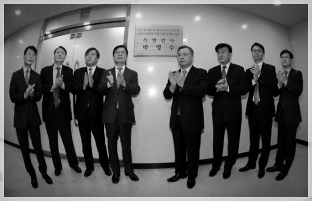 사진으로 보는 대한민국 정치 느와르 10년 .JPG | 인스티즈