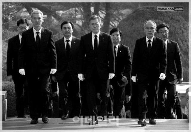 사진으로 보는 대한민국 정치 느와르 10년 .JPG | 인스티즈