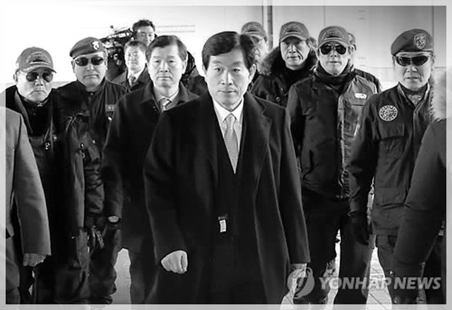 사진으로 보는 대한민국 정치 느와르 10년 .JPG | 인스티즈