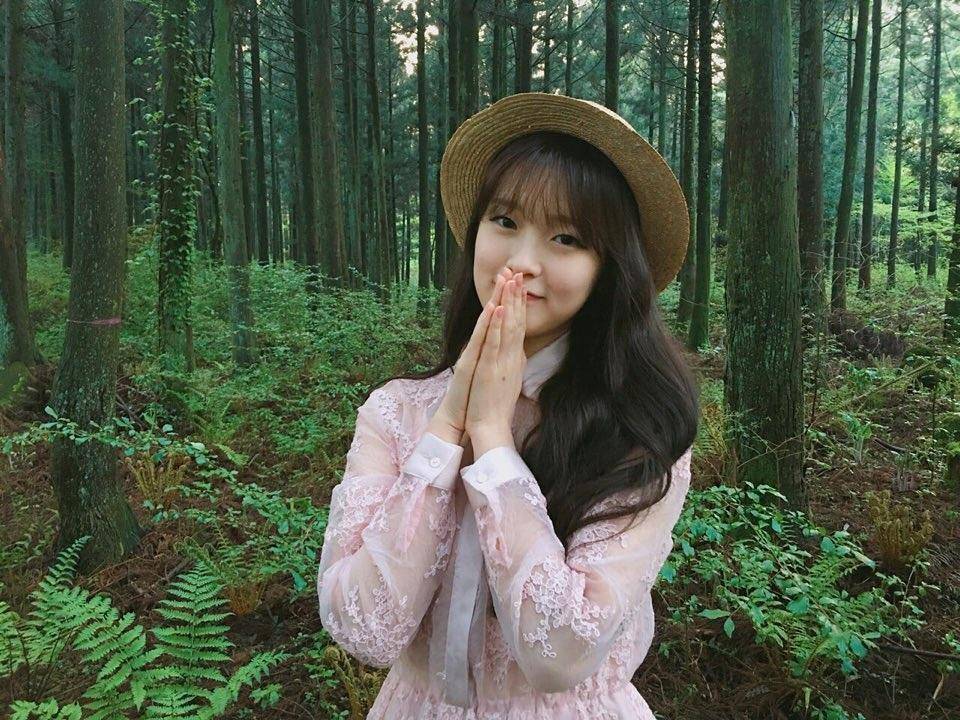 대기실에서 언니들의 작품을 부수고 있는 오마이걸 멤버 | 인스티즈