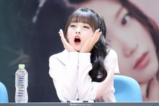 대기실에서 언니들의 작품을 부수고 있는 오마이걸 멤버 | 인스티즈