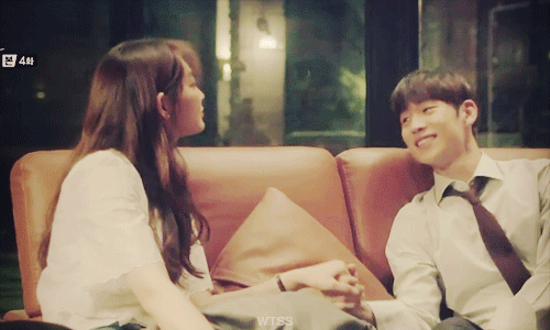 [내일그대와] 진짜 신민아-이제훈 애드립이라는 쇼파씬.gif | 인스티즈