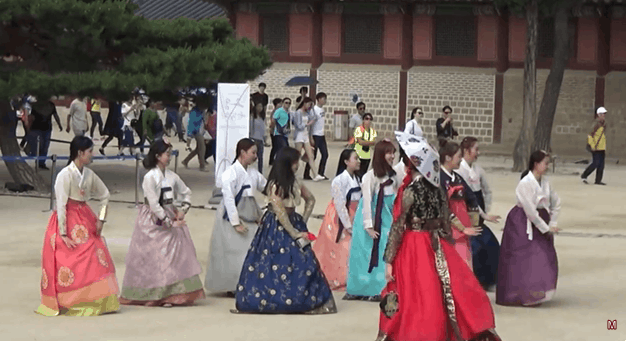 숙명여대 무용과 학생들의 깜짝 춤.GIF | 인스티즈